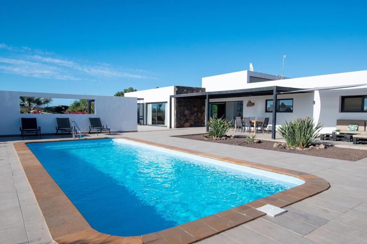 Heated & Shared Pool Villa Matriana 36A, North Shore Villas Лахарес Экстерьер фото